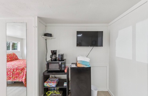Monticello Apartamento | NEW! Dave's Last Resort Lakeside-Comfy Cabin 5