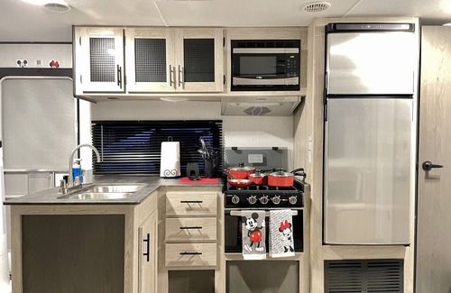 Northwest Orlando Casa | NEW + DELIGHTFUL 2 Bedroom Disney Camper/RV!