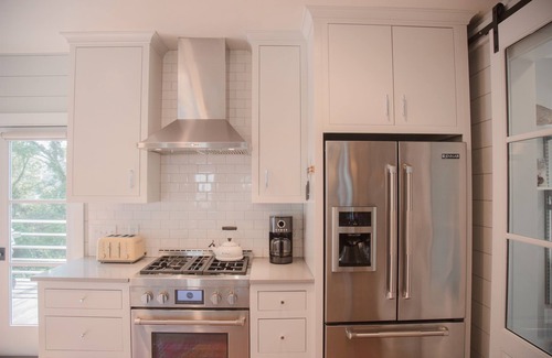 Clayton Cabina | New- Designer, 3/3 cottage, fenced yard d'town one street off Main