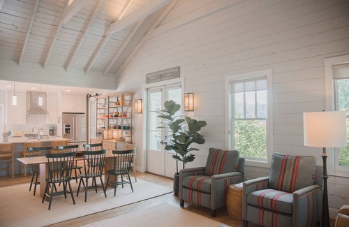 Clayton Cabina | New- Designer, 3/3 cottage, fenced yard d'town one street off Main