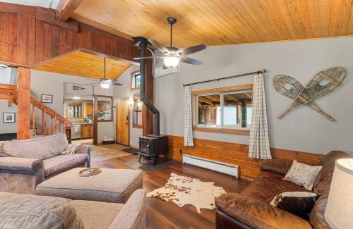 McCall Casa | New! Dew Drop Inn - Pet Friendly, 5-min walk to river access