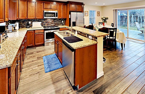 Hyannis Casa | Nueva casa de lujo, pasos para calentar las playas de Nantacket Sound, aire acondicionado, WiFi, ropa de cama inc.