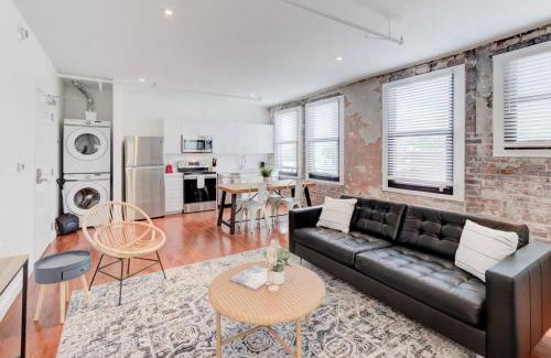 South Main Historic District Apartamento | New Downtown Loft Style Apartment Above Restaurant