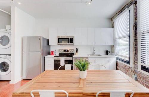 South Main Historic District Apartamento | New Downtown Loft Style Apartment Above Restaurant