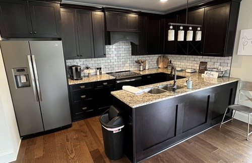 Elizabethtown Casa | New Downtown Luxury Townhouse in Bourbon Country