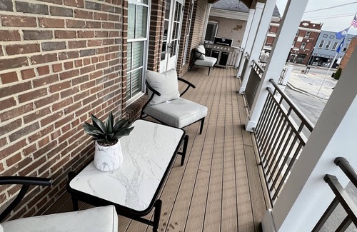 Elizabethtown Casa | New Downtown Luxury Townhouse in Bourbon Country