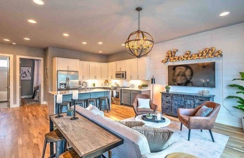 Haynes Area Casa | New Downtown Skyline Views 13 Beds! Rooftop Deck!