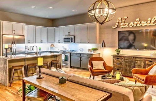 Haynes Area Casa | New Downtown Skyline Views 13 Beds! Rooftop Deck!