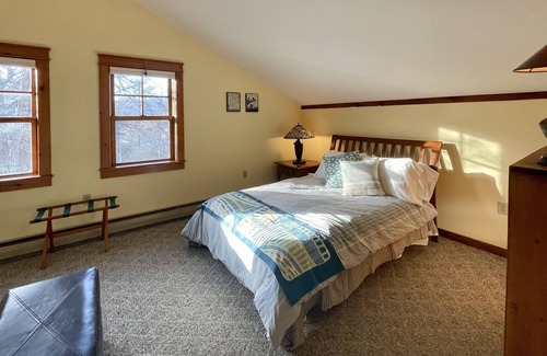 Ithaca Casa | New! Downtown Waterfall Getaway