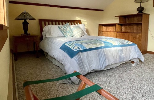 Ithaca Casa | New! Downtown Waterfall Getaway