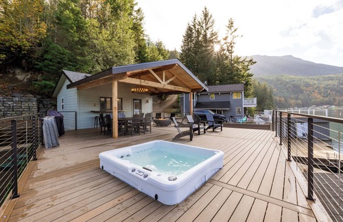 Port Angeles Cabaña | NEW Eagle's Landing