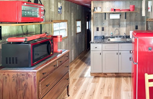 West Hickory Cabina | New! Eagle's Peak Tiny Home Near Allegheny River