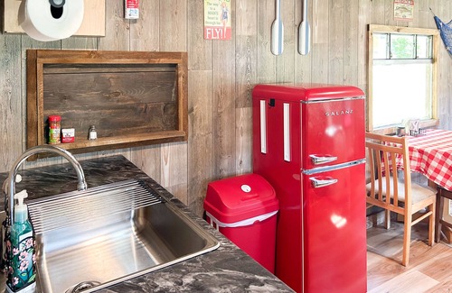 West Hickory Cabina | New! Eagle's Peak Tiny Home Near Allegheny River
