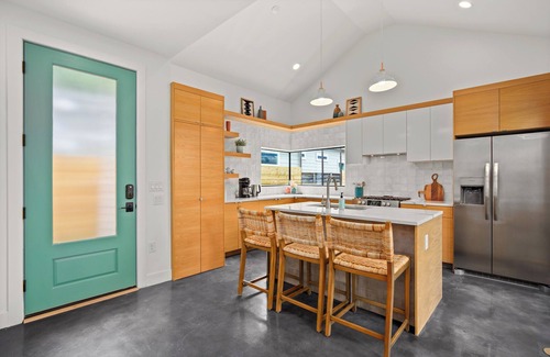 Govalle Casa | New Eastside ATX Home w/ Heated POOL