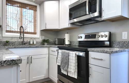 Colorado Springs Cabaña | New, Eco-friendly, Mountain Views, Peaceful Backyard, King Bed, Dog Friendly