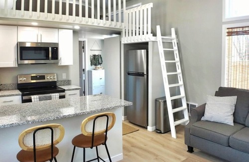 Colorado Springs Cabaña | New, Eco-friendly, Mountain Views, Peaceful Backyard, King Bed, Dog Friendly