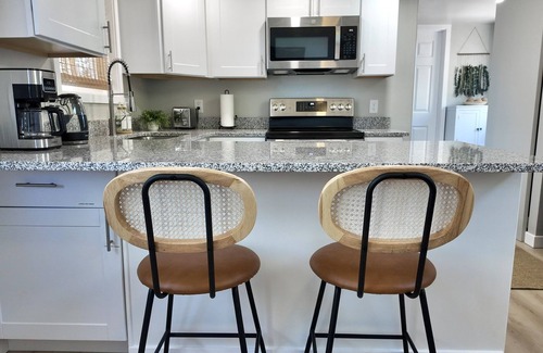 Colorado Springs Cabaña | New, Eco-friendly, Mountain Views, Peaceful Backyard, King Bed, Dog Friendly