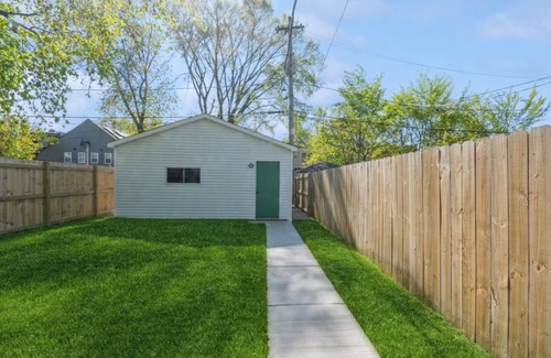 Woodlawn Apartamento | NEW Eco Stay by UChicago, Lakefront & Hyde Park!