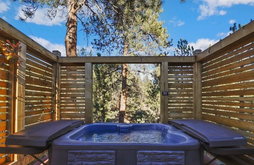 Evergreen Casa | New. Elk House, Panoramic Views, Hot tub.