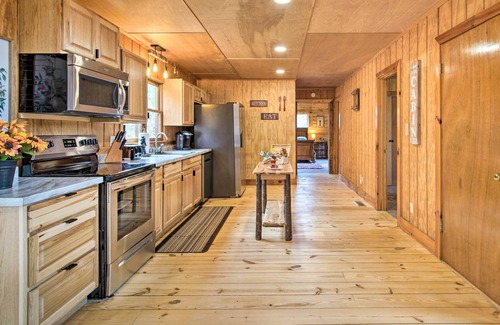 Ellijay Cabina | NEW! Ellijay Cabin w/ Hot Tub, Near Carters Lake!