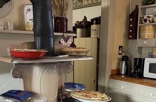 Rye Otro | New England Farmhouse Stay