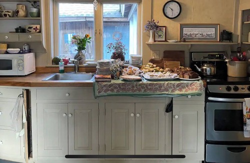 Rye Otro | New England Farmhouse Stay