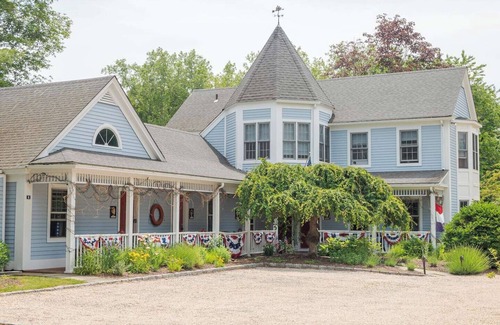 Stonington Apartamento | New England Hospitality at the Carriage House Mystic Vacation Rentals LLC