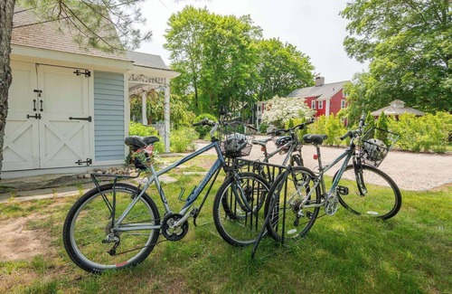 Stonington Apartamento | New England Hospitality at the Carriage House Mystic Vacation Rentals LLC