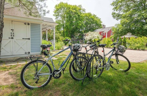 Stonington Apartamento | New England Hospitality at the Carriage House Mystic Vacation Rentals LLC