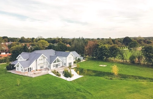 Wickham Villa | New England Mansion - Seis Habitaciones Villa, Capacidad 15