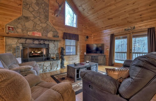 Ridgeline Vistas Cabina | New! Enjoy a dog-friendly cottage with firepit!