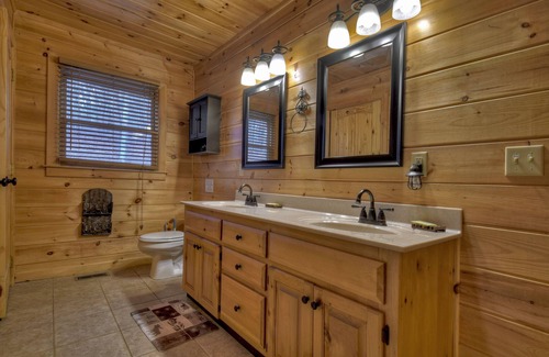 Ridgeline Vistas Cabina | New! Enjoy a dog-friendly cottage with firepit!