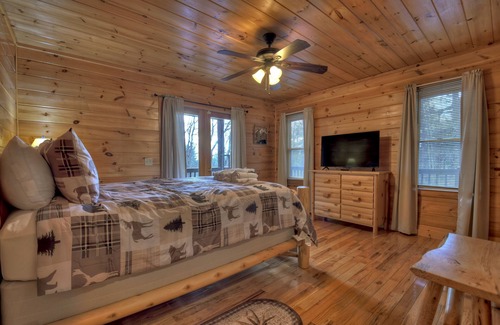 Ridgeline Vistas Cabina | New! Enjoy a dog-friendly cottage with firepit!