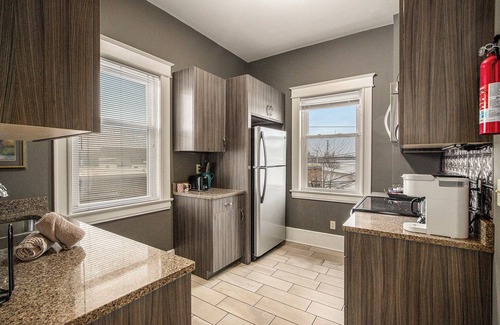Central Business District Casa | NEW Entire Gorgeous Victorian Home Downtown Kalamazoo - Sleeps 16!
