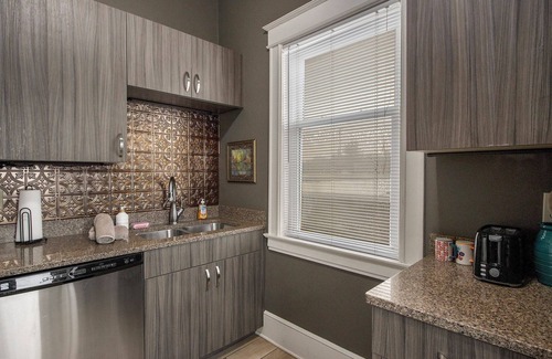 Central Business District Casa | NEW Entire Gorgeous Victorian Home Downtown Kalamazoo - Sleeps 16!