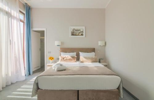 Bucharest City-Centre Hotel | New Era Hotel Old Town Bucharest- parking with fee nearby - NOT at the hotel !