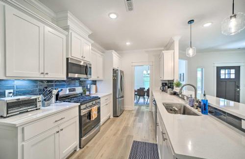 Bella Vista Casa | New Everything! Comfy Home with Deck and Trail Access!