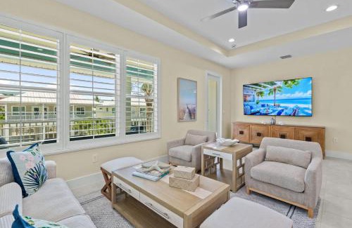 Hills T P Casa | new everything - walk to everything