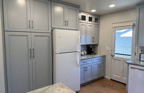 Morro Bay Condominio | New! Exceptional quality 2 Bedroom Morro Rock view home 2 blocks to embarcadero