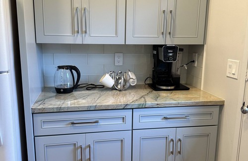 Morro Bay Condominio | New! Exceptional quality 2 Bedroom Morro Rock view home 2 blocks to embarcadero
