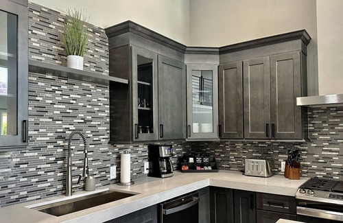Moab South Valley Casa | New Exclusive Retreats Panorama 5 Bedroom plus loft ALL SUITE HOME Sleeps 20