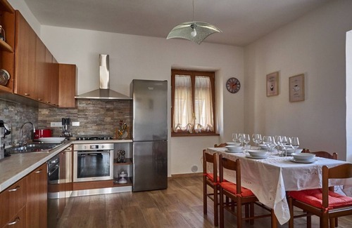 San Terenzo Monti Casa | NUEVO! Villa exclusiva con piscina privada, WI-FI
