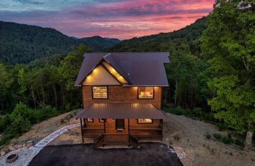 Sevierville Casa | New Explorer's Hideaway,Mtn View, Firepit,Upscale
