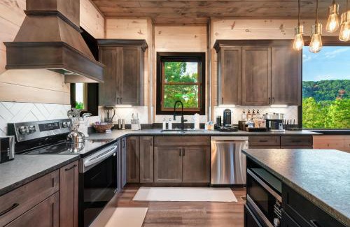 Sevierville Casa | New Explorer's Hideaway,Mtn View, Firepit,Upscale