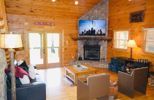Morganton Casa | New Exterior- Sleeps 8-Hot Tub-Games Galore-Nature