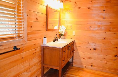 Morganton Casa | New Exterior- Sleeps 8-Hot Tub-Games Galore-Nature