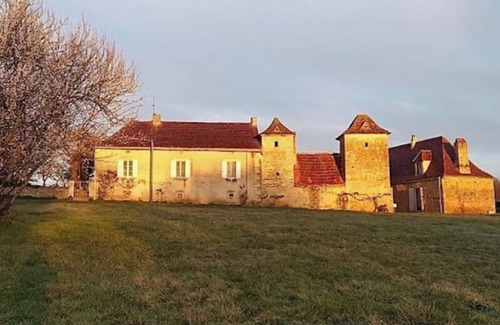 Coux-et-Bigaroque-Mouzens Casa | New for 2025. 17C Stone Farm. 4 Bedroom large private pool set in 11 acres.