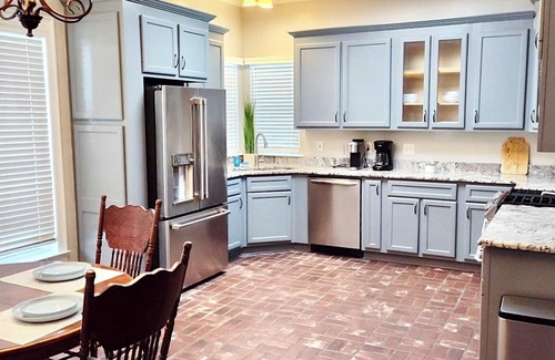 Broadmoor Casa | NEW Fabulous, Cozy Home, 3bed, Workspace, Jetted tub, near LSU