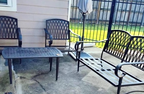 Broadmoor Casa | NEW Fabulous, Cozy Home, 3bed, Workspace, Jetted tub, near LSU