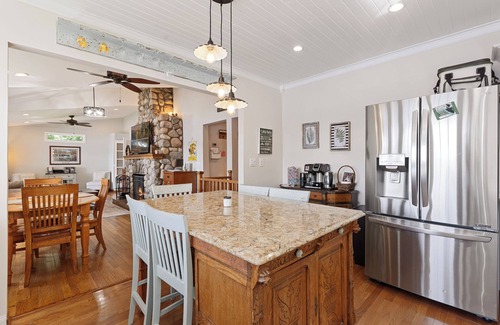 Garrison Cabina | *NEW* Fairytale Lakefront Cottage w/Sleeping Loft